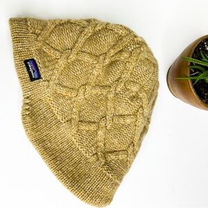 Patagonia Merino Wool Cable Knit Beanie | Women's Tan Winter Hat One Size